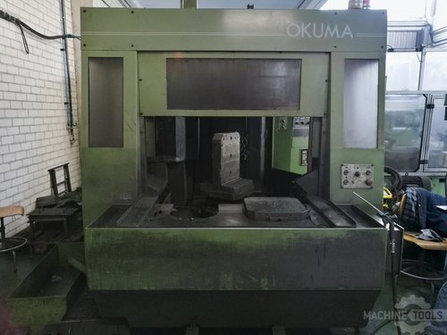 Front view of okuma mc 40h machine
