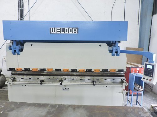 Front view of weldor hydraulic press brake machine