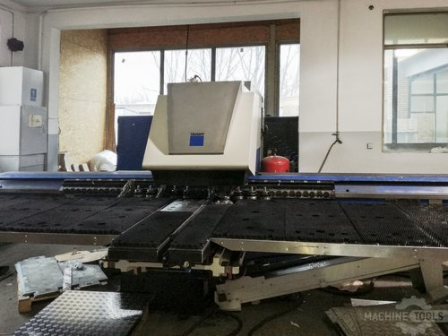 Front view of trumpf trumatic 3000 l machine