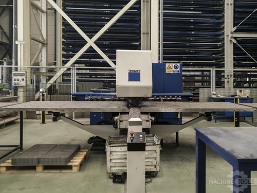 Front view of trumpf trumatic 200 machine