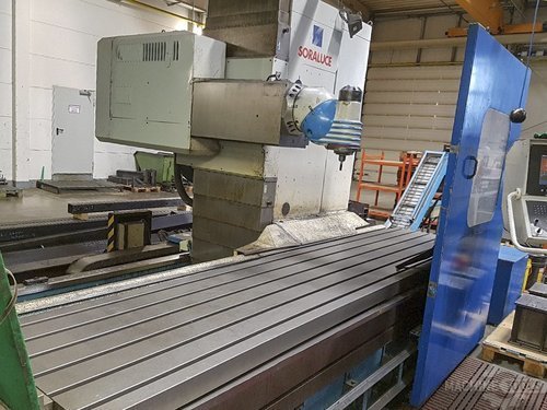 Left view of soraluce sl 4000 machine